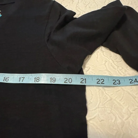 Eddie Bauer Women's Black Long Sleeve V-Neck Top - Picture 4 of 5